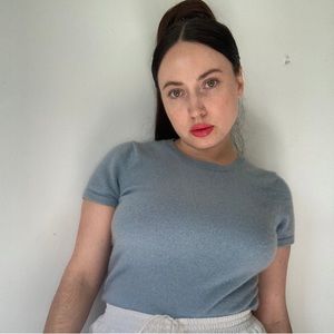 Banana Republic 100 % Cashmere tee